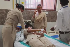 अतिक्रमण हटाने पहुंची प्रशासनिक टीम पर हमला , महिला सिपाही सहित नगर निगम के कर्मी घायल