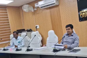 समाहरणालय में तकनीकी पदाधिकारियों की समीक्षा बैठक