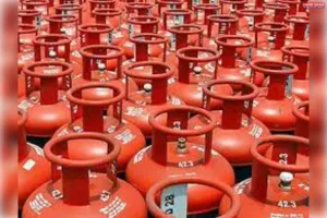 कमर्शियल और 5 किलो एलपीजी सिलेंडर के दाम बढ़े