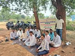 61 दिनों से जारी मनरेगा कर्मियों की हड़ताल, समाधान की मांग तेज