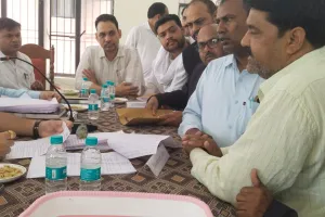 संपूर्ण समाधान दिवस में अधिवक्ताओं ने सौंपा ज्ञापन, सड़क निर्माण में अनियमितताओं का आरोप