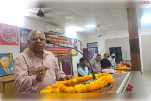 श्रमिक दिवस पर लाल सितारा पुस्तक का हुआ लोकार्पण 