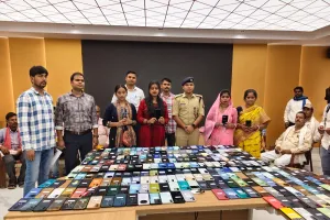 साइबर क्राइम के क्षेत्र में सोनभद्र पुलिस की बड़ी सफलता, CEIR पोर्टल के माध्यम से 336 खोए मोबाइल फोन बरामद कर स्वामियों को लौटाए