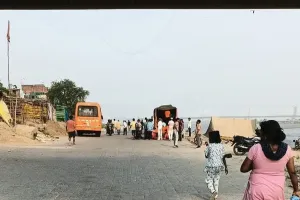 गंगा स्नान के दौरान दर्दनाक हादसा: दो प्रतियोगी छात्र डूबे, एक का शव मिला, दूसरे की तलाश जारी।