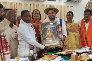 जिलाधिकारी चर्चित गौड़ का  पारंपरिक सम्मान के साथ अभिनंदन, जनहित मुद्दों पर  विशेष चर्चा