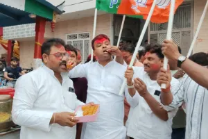 बंगाल में हुई भाजपा की प्रचंड बहुमत जीत पर बेतिया में दिखा जश्न का माहौल, 