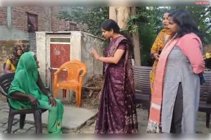 अग्निकांड पीड़ित परिवार को जिलाधिकारी ने पहुंचाई सहायता, दी गई 1.08 लाख रुपए की आर्थिक मदद