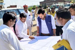 रॉबर्ट्सगंज नगर पालिका क्षेत्र में जल निकासी हेतु बन रहे नाले का जिलाधिकारी ने किया औचक निरीक्षण,  दिये गुणवत्ता व समयबद्ध निर्माण के निर्देश