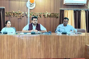 पीएम स्वनिधि योजना की समीक्षा में जिलाधिकारी सख्त, खराब प्रगति पर स्पष्टीकरण जारी करने के निर्देश