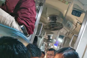 प्रयागराज जंक्शन पर किलेबंदी कर चलाया गया सघन टिकट चेकिंग अभियान