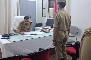 अपर पुलिस अधीक्षक (मुख्यालय) द्वारा थाना चोपन पर रिक्रूट आरक्षियों को किया गया ब्रीफ , किया अर्दली रूम का आयोजन