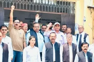 अधिवक्ता की मौत पर न्याय की मांग, बरहज तहसील बार संघ का प्रदर्शन