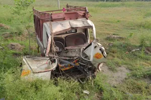 रफ्तार का कहर जारी: ट्रक की टक्कर से आर्केस्ट्रा टीम के तीन सदस्यों की मौत, 9 घायल
