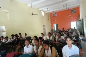 हिंदी साहित्य के युग प्रवर्तक आचार्य द्विवेदी को किया नमन