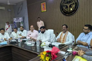 जनप्रतिनिधियों और अधिकारियों के समन्वय से जनपद को विकास के पथ पर ले जाने का आह्वान
