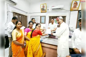 संस्कृत शिक्षक उत्थान समिति के अध्यापकों ने जिला अधिकारी मिर्जापुर  के  माध्यम से मुख्यमंत्री को सौपा ज्ञापन। 