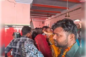 गड़बडा शीतला धाम में मंदिर प्रबंधक के सह पर मंदिर के अंदर  अराजक तत्वों का बोलबाला। 