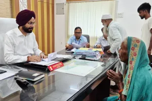 जिला पदाधिकारी के जनसुनवाई कार्यक्रम में 60 मामलों की हुई सुनवाई