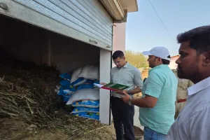 मोतीपुर कला गौ संरक्षण केंद्र का डीएम ने किया औचक निरीक्षण, लापरवाही पर लगाई फटकार