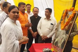 एसडीएम राखी वर्मा ने पूजा अर्चना,आरती एवं प्रसाद वितरण कर किया भंडारे का शुभारंभ।