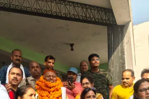 खैराबाद में पवन सिंह ने फिर फहराया विजय पताका 