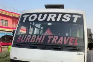 फूलपुर में भीषण सड़क हादसा: बस और बाइक की आमने-सामने टक्कर, युवक की मौत, दूसरा गंभीर।