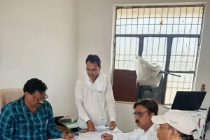 गेंहू खरीद मे शिथिलता बरतने वाले केन्द्र प्रभारी हटाये जाएँगे - देवेंद्र कुमार सिंह