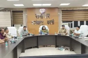 अंतरराष्ट्रीय परिस्थितियों के बीच बुलियन और सोने की अनावश्यक खरीद से बचने की अपील, डीएम ने सर्राफा व्यापारियों संग की बैठक
