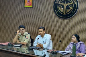 जिलाधिकारी  एवं पुलिस अधीक्षक ने अभियोजन एवं कानून व्यवस्था की समीक्षा की
