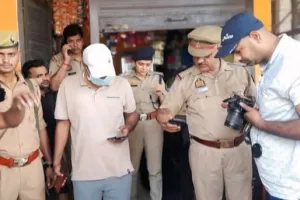 किराने की दुकान के संचालक का संदिग्ध परिस्थितियों में दुकान के अन्दर मिला शव