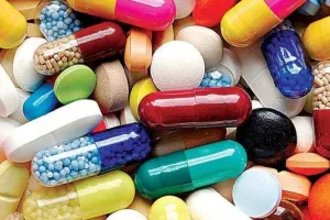ऑनलाइन दवा बिक्री के विरोध में प्रयागराज बंद, मेडिकल दुकानों पर लटके ताले।