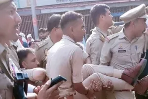 स्वरूप रानी अस्पताल में अधिवक्ताओं और जूनियर डॉक्टरों के बीच हिंसक झड़प।