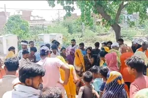 रेलवे ट्रैक किनारे झाड़ियों में मिला युवक का शव, हड़कंप