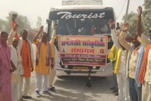 जनजाति सांस्कृतिक समागम में शामिल होने दिल्ली रवाना हुआ सोनभद्र का जत्था, धर्मांतरण के मुद्दे पर सौंपेंगे ज्ञापन