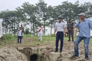 हर खेत तक पहुंचे सिंचाई का पानी, जिलाधिकारी ने कजरा माइनर योजना का किया निरीक्षण