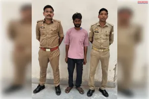 थाना चुनार पुलिस द्वारा नाबालिग को बहला-फुसला के शादी का झासा देकर दुष्कर्म के अभियोग से सम्बन्धित अभियुक्त गिरफ्ता