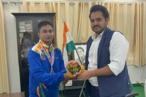 हिण्डालको कर्मचारी रवि सिंह का भव्य सम्मान, विश्व चैंपियनशिप में रजत पदक जीतकर बढ़ाया भारत का मान