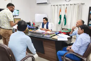 मेडिकल कॉलेज में बेहतर स्वास्थ्य सेवाओं हेतु मैनपावर एवं उपकरणों की उपलब्धता सुनिश्चित करने के निर्देश