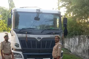 गैंगस्टर एक्ट के तहत बड़ी कार्यवाही, अपराध से अर्जित ₹54.10 लाख मूल्य की टाटा नेक्सॉन एवं हाईवा ट्रक कुर्क
