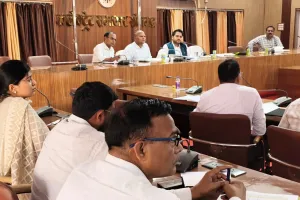 बरसात से पहले नालों की सफाई हर हाल में पूर्ण करें, लापरवाही पर होगी कार्रवाई-जिलाधिकारी