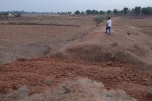कनहर परियोजना के अधिकारियों  की मनमानी  से किसानों में उबाल, किया उचित मुआवजा की मांग