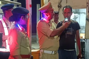 सोनभद्र पुलिस का ड्रिंक एंड ड्राइव के विरुद्ध अभियान जारी, यातायात नियमों का उल्लंघन करने वाले वाहनों पर की गई प्रभावी कार्यवाही