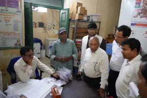 उपायुक्त हेमंत सती ने किया शेख़ भिखारी मेडिकल कॉलेज एवं अस्पताल का निरीक्षण