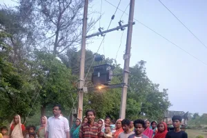 केंद्रीय कमेटी सदस्या  उपासना मरांडी के प्रयास से चांदना गाँव मे लगा 25 केवीए का नया ट्रांसफार्मर