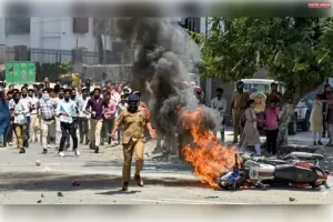 नोएडा हिंसा मामला: 'हाईकोर्ट जाइए, यहां पहले ही 93000 केस लंबित'