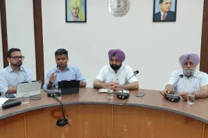 कैबिनेट मंत्री हरदीप सिंह मुंडियन ने विकास के कामों की प्रोग्रेस का रिव्यू किया