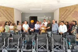 वर्धमान स्पेशल स्टील्स लिमिटेड ने ज़रूरतमंदों के प्रोस्थेटिक अंगों और खास ज़रूरतों वाले लोगों के लिए 20 व्हीलचेयर के लिए 10 लाख रुपये दिए