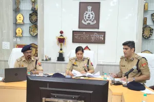 एडीजी जोन अनुपम कुलश्रेष्ठ ने जालौन में साइबर अपराध, कानून व्यवस्था पर दिये दिशा निर्देश 