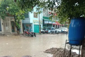 झमाझम बारिश सुहावना हुआ मौसम,अगले 48 घंटों में मानसून दस्तक दे सकता है