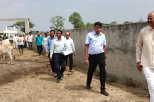 गौआश्रय स्थल में बदहाली देखकर सीडीओ ने जताई नाराजगी